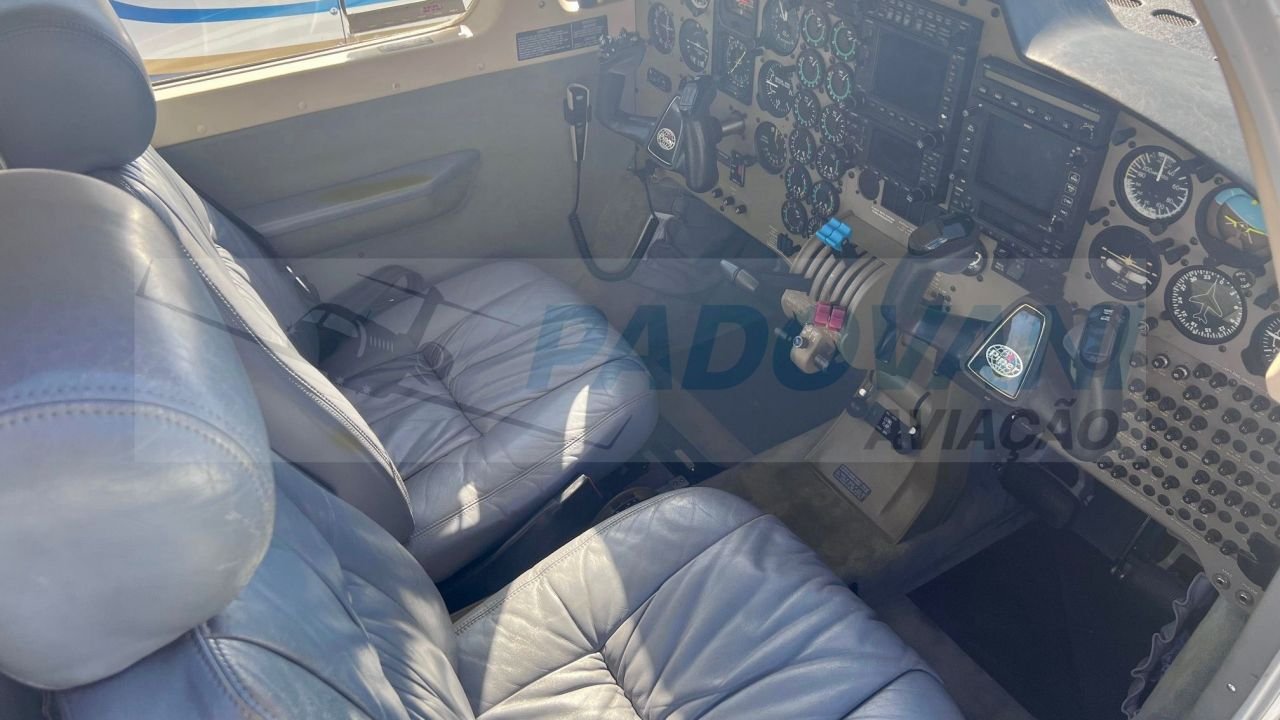 PIPER PA-34-220T SENECA V 2001