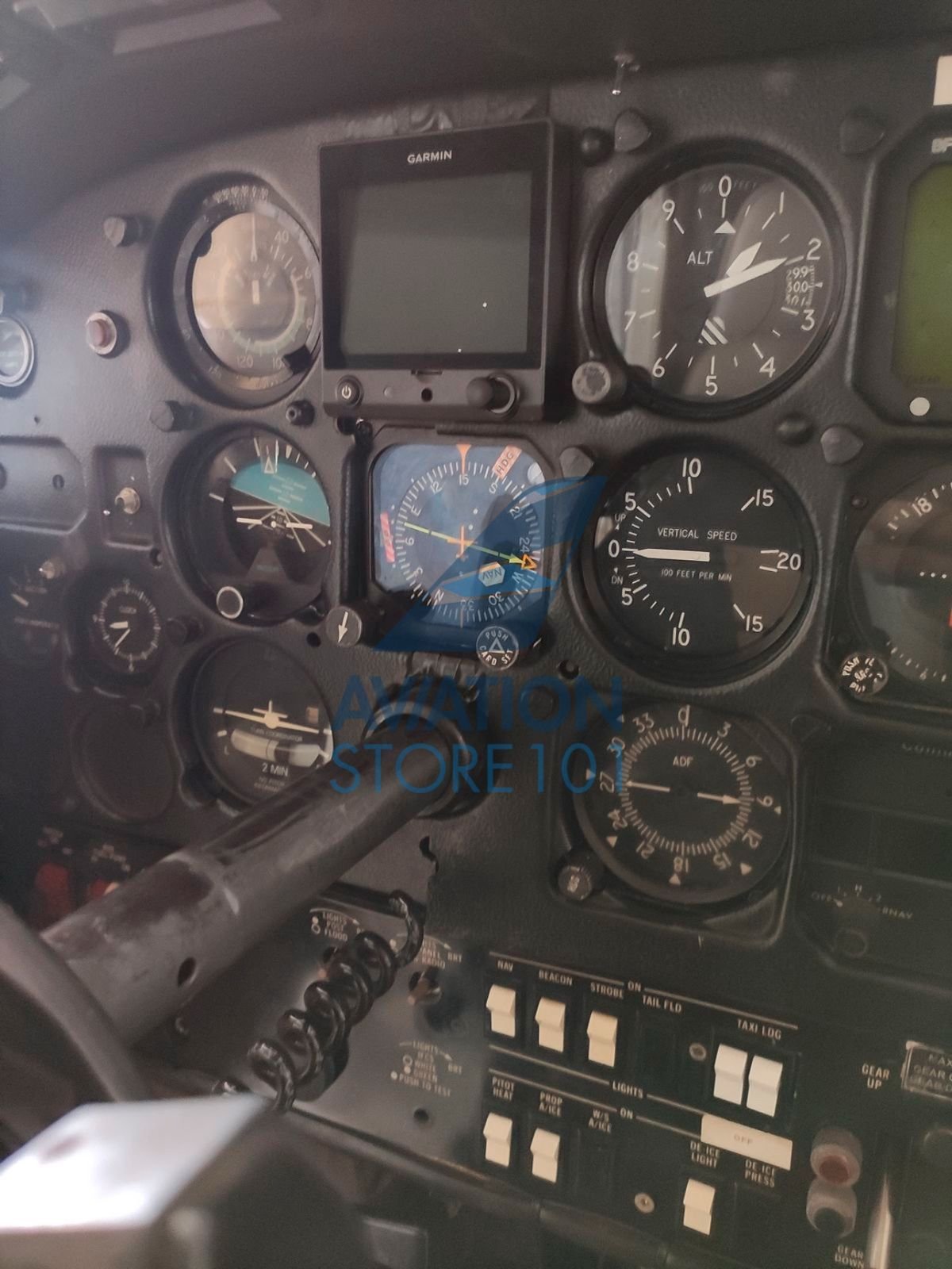 CESSNA 210N 1982
