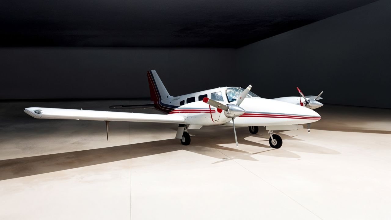 NEIVA/PIPER EMB-810C SENECA II 1980