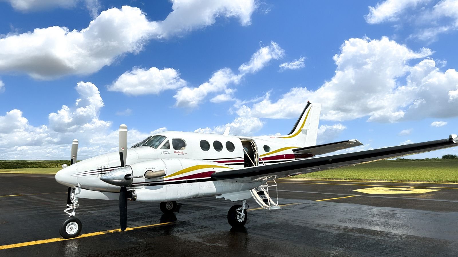 BEECHCRAFT KING AIR C90B 2001