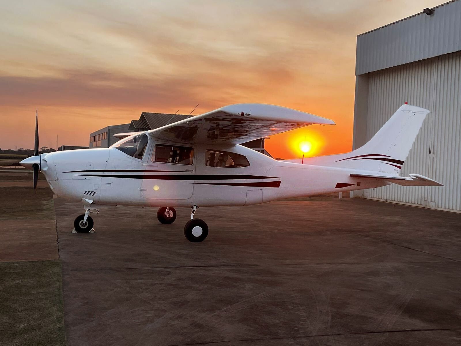 CESSNA TURBO 210M CENTURION 1977