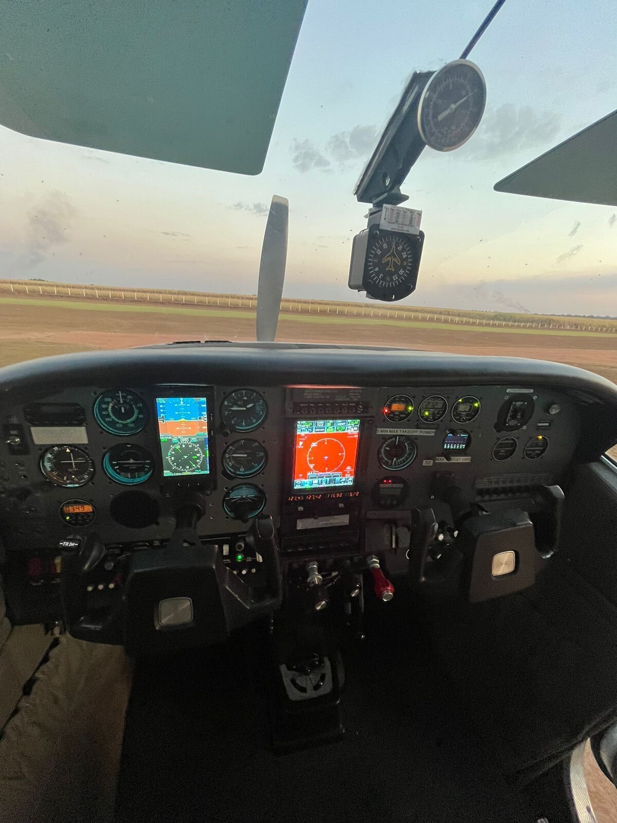 CESSNA TURBO 210M CENTURION 1977