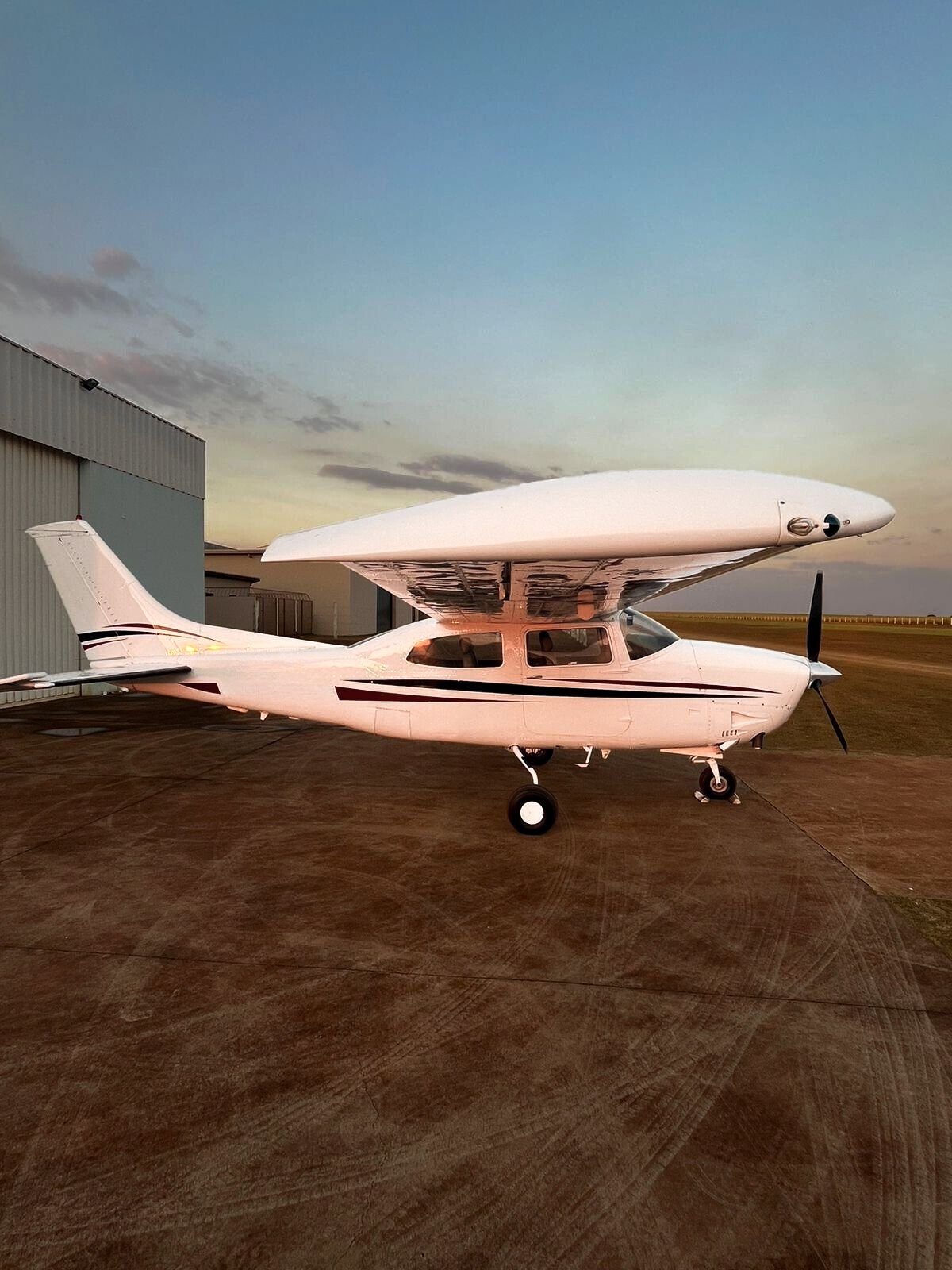 CESSNA TURBO 210M CENTURION 1977