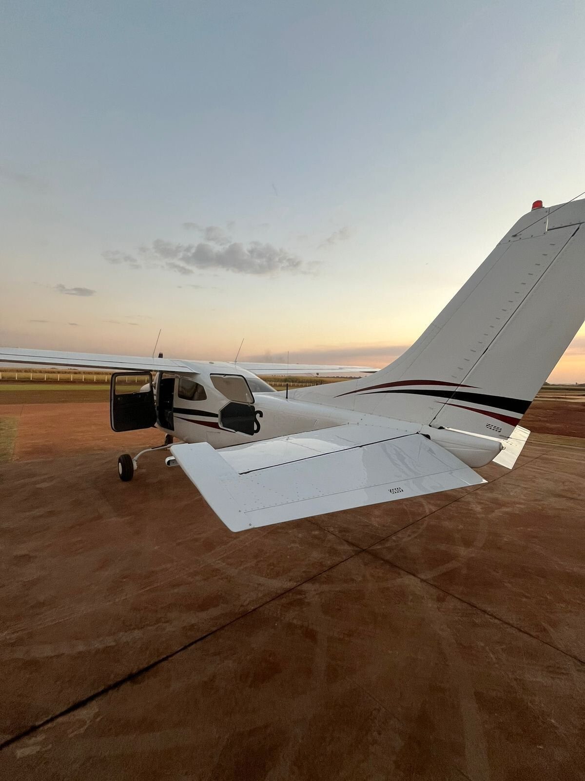 CESSNA TURBO 210M CENTURION 1977
