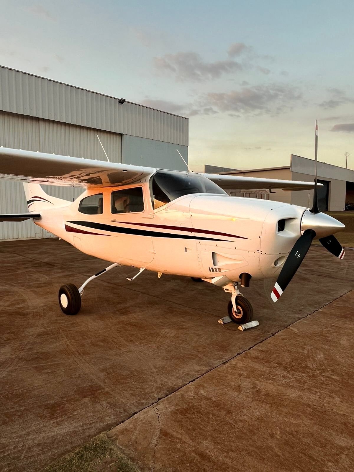 CESSNA TURBO 210M CENTURION 1977