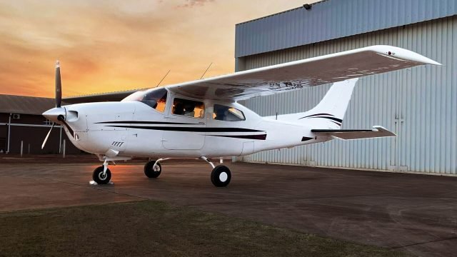 CESSNA TURBO 210M CENTURION 1977