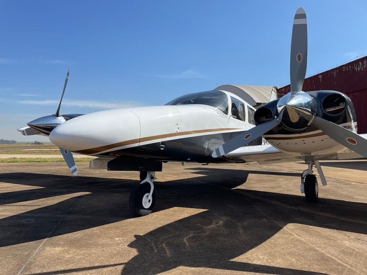 NEIVA/PIPER EMB-810D SENECA III 1994