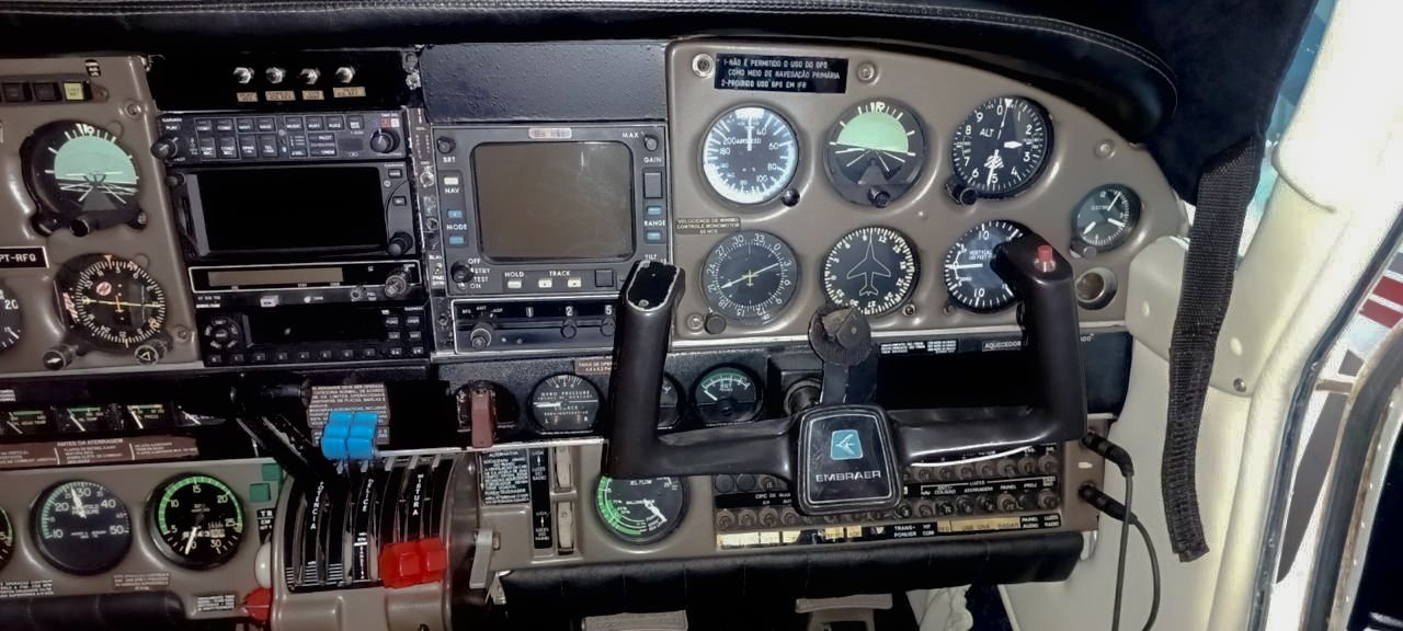 NEIVA/PIPER EMB-810C SENECA II 1980