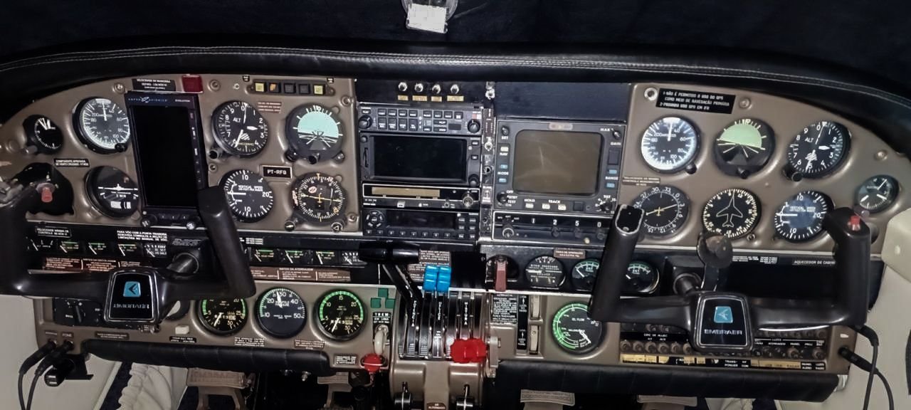 NEIVA/PIPER EMB-810C SENECA II 1980