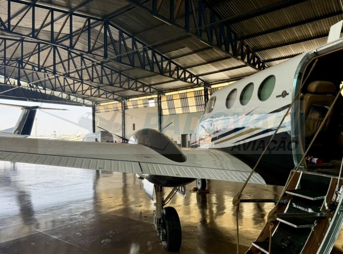 BEECHCRAFT KING AIR C90 SÉRIE OURO 1982