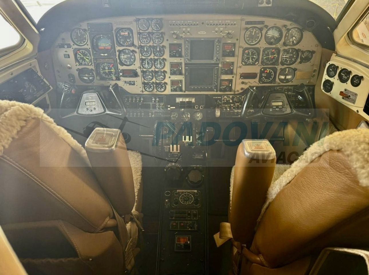 BEECHCRAFT KING AIR C90 SÉRIE OURO 1982