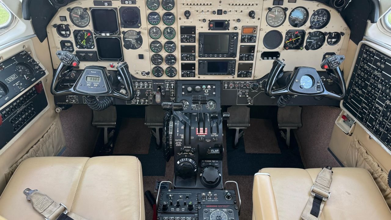 BEECHCRAFT KING AIR C90B 2002