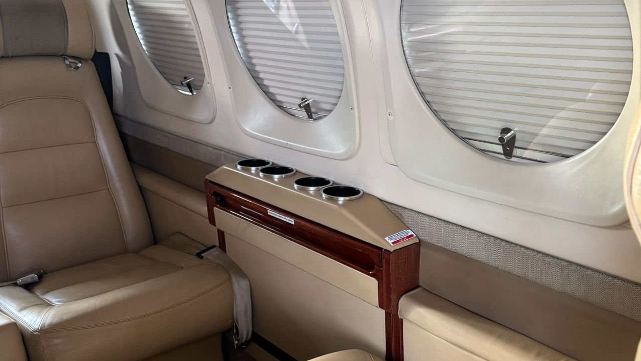BEECHCRAFT KING AIR C90B 2002