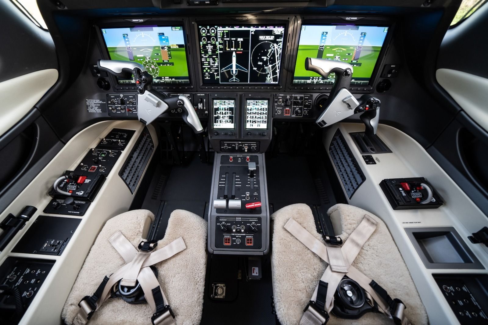 EMBRAER PHENOM 300E 2019