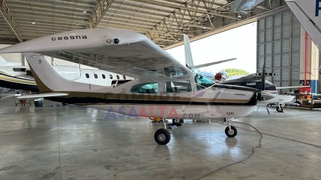CESSNA 210M 1977