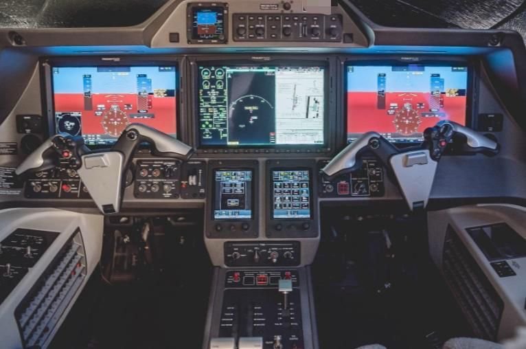 EMBRAER PHENOM 300 2016