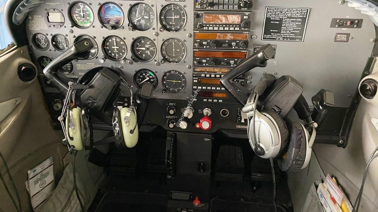 CESSNA 172S SKYHAWK 1999