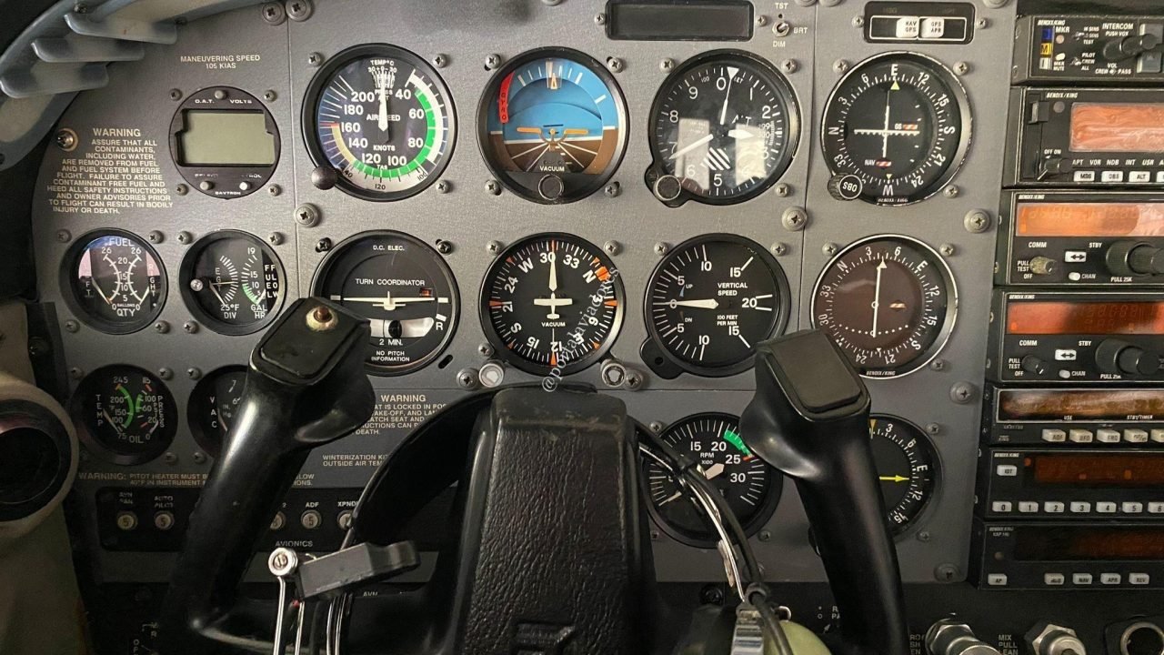 CESSNA 172S SKYHAWK 1999