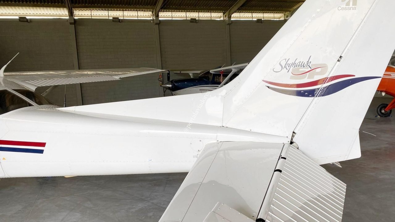 CESSNA 172S SKYHAWK 1999