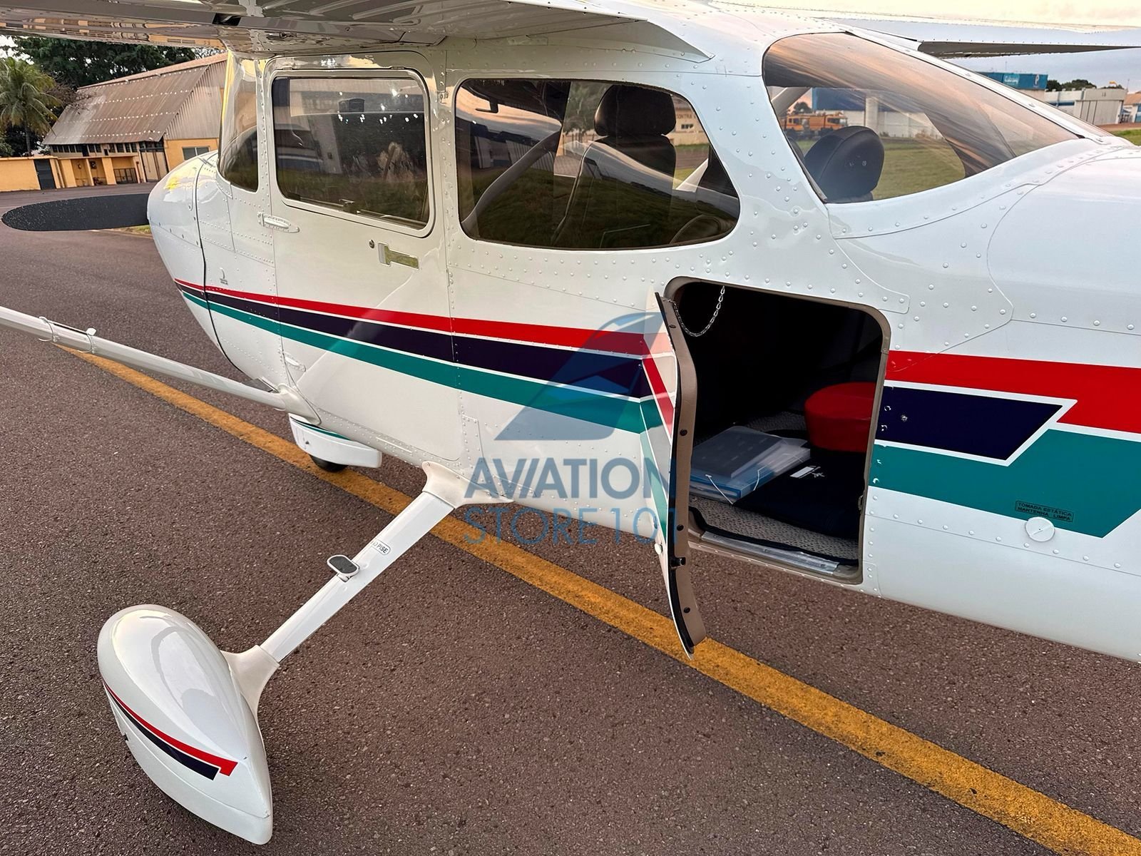 CESSNA 172R SKYHAWK 2002