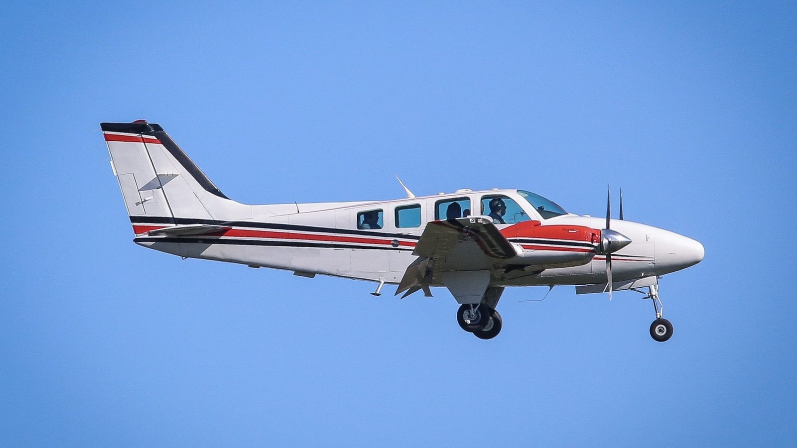 BEECHCRAFT BARON B58 1999