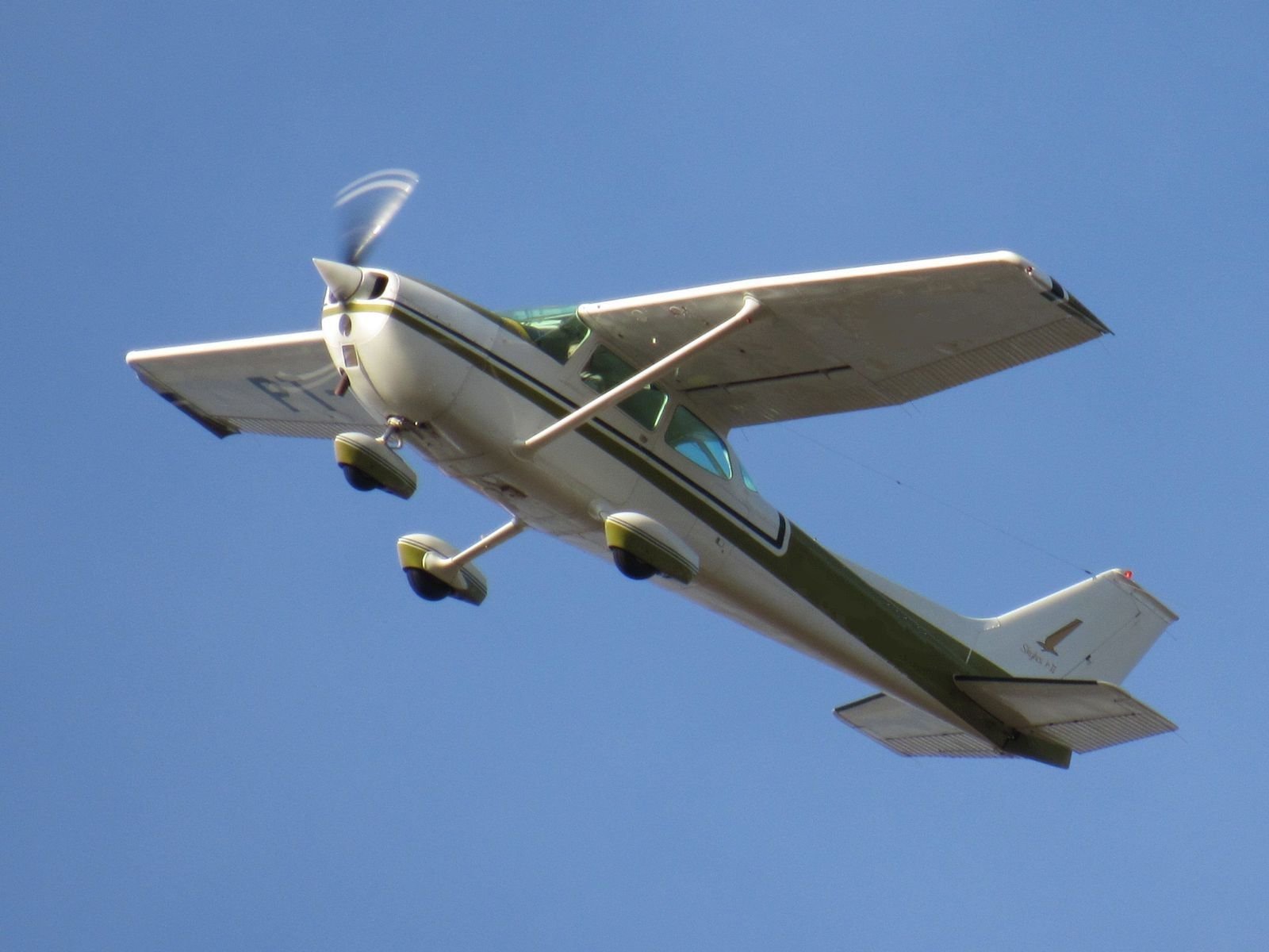 CESSNA SKYHAWK 172M 1974