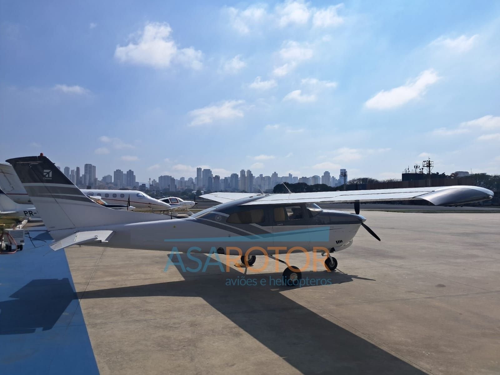CESSNA 210N CENTURION 1984
