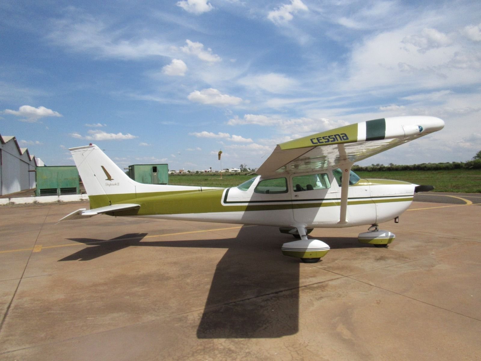 CESSNA SKYHAWK 172M 1974
