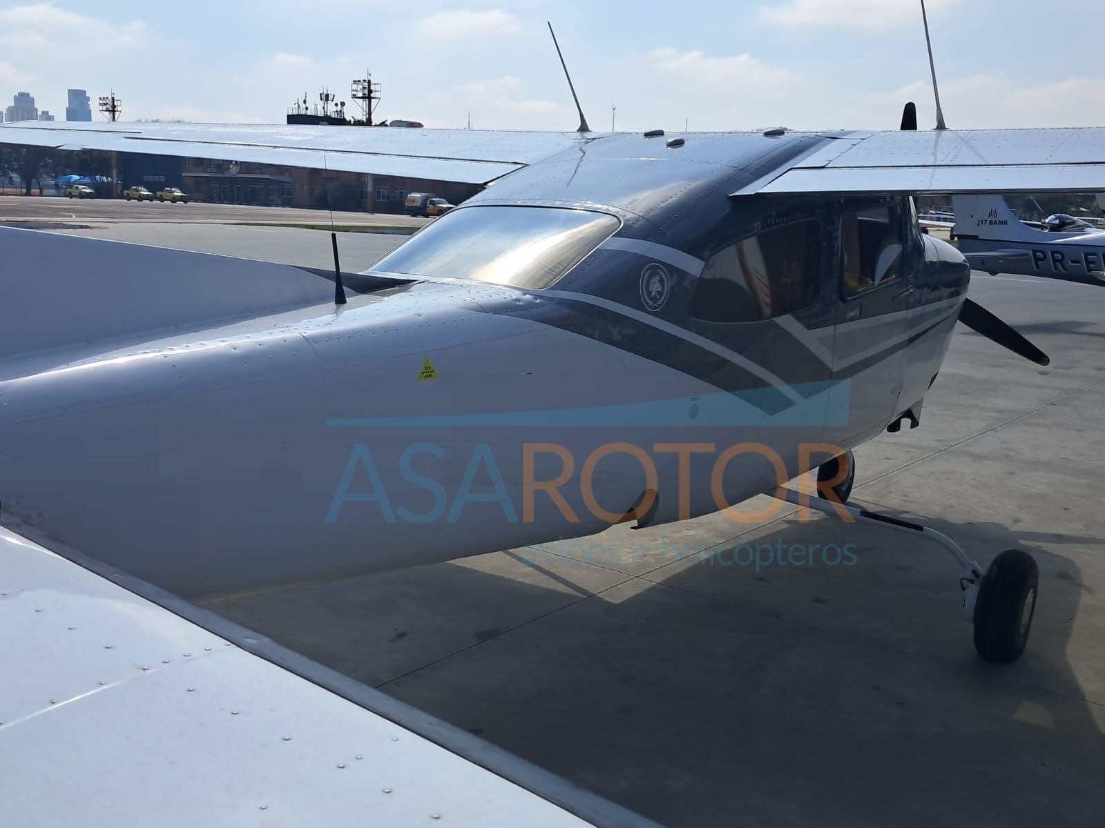 CESSNA 210N CENTURION 1984