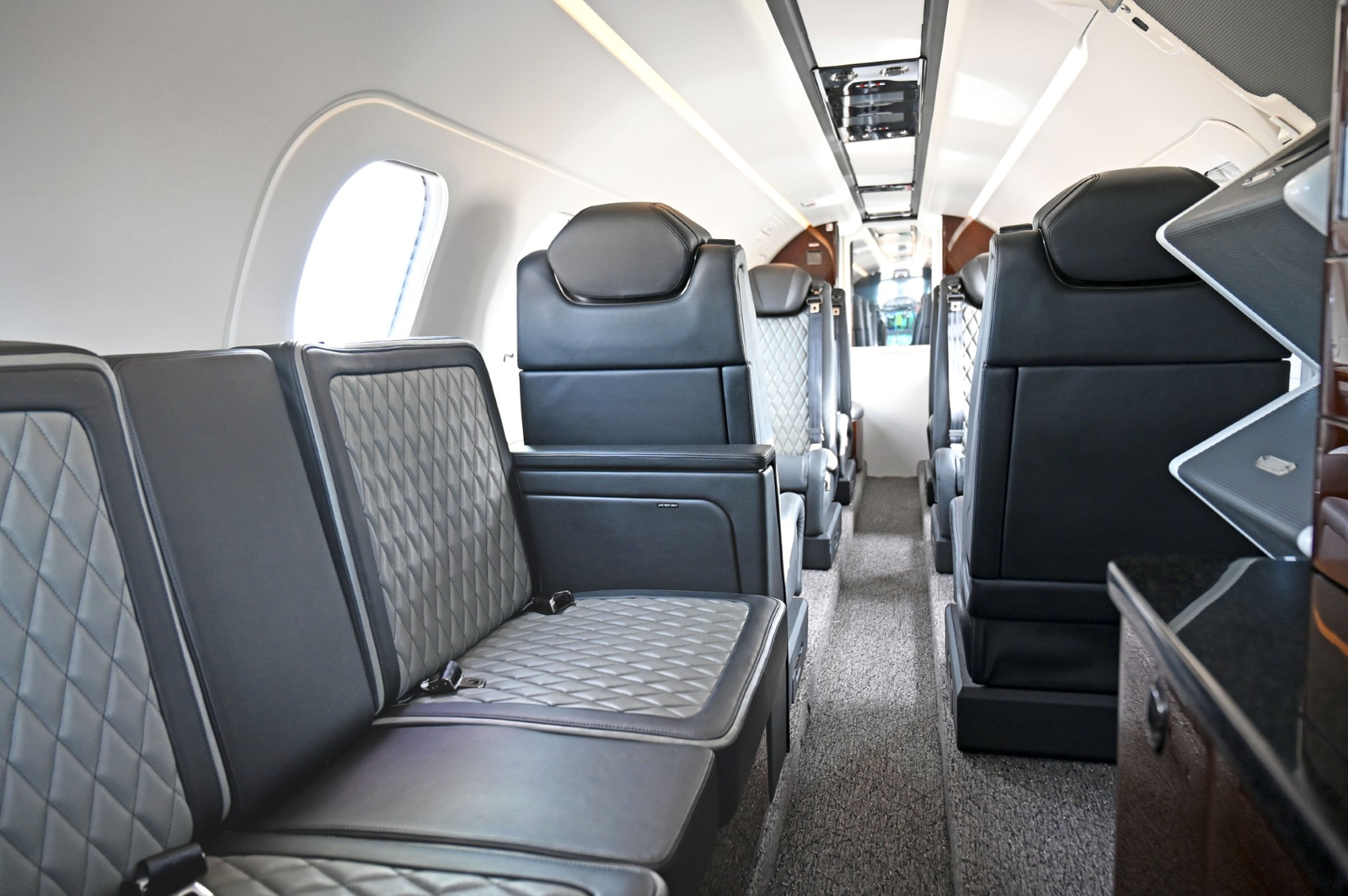 EMBRAER PHENOM 300E 2022