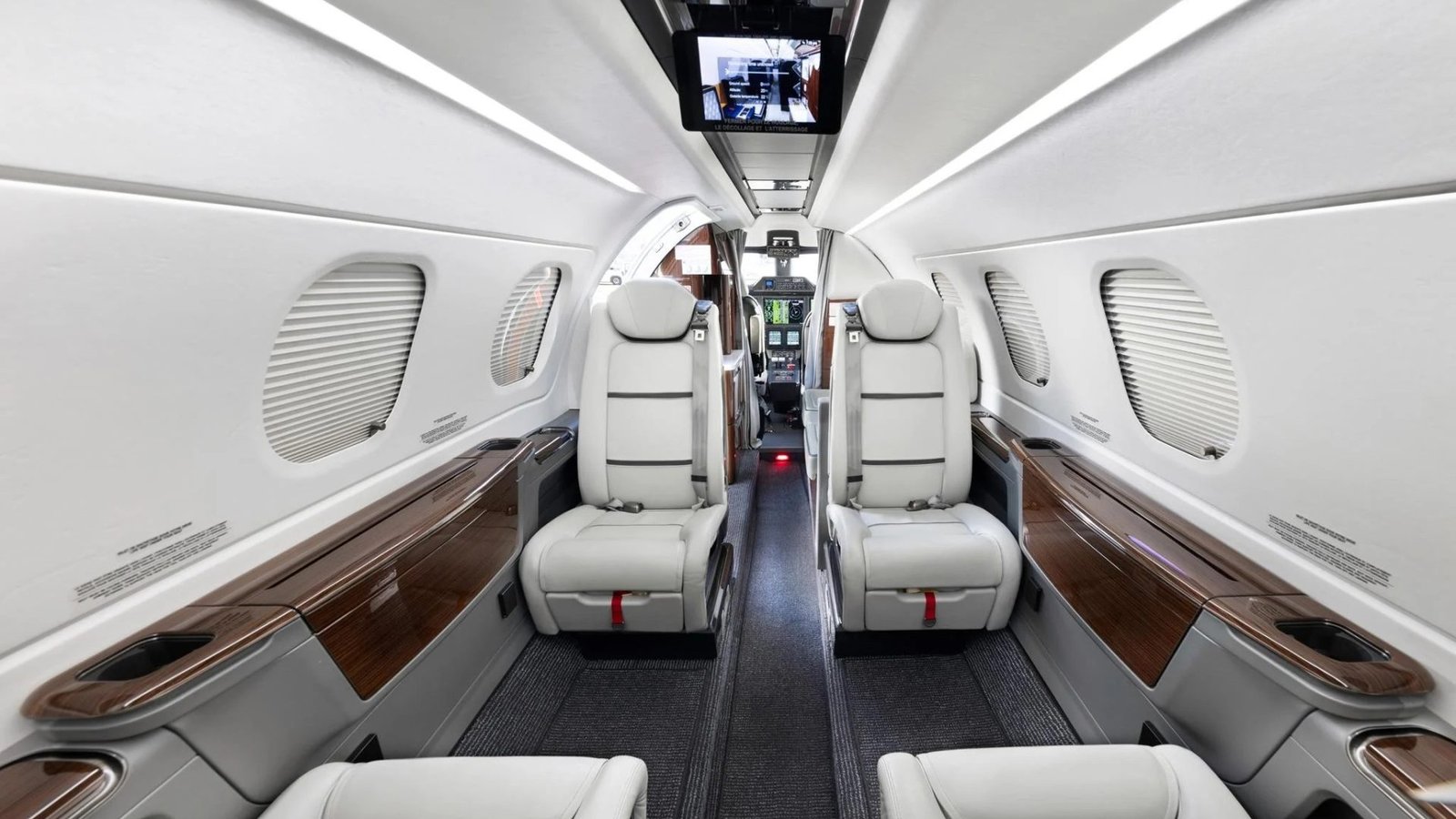 EMBRAER PHENOM 300E 2021