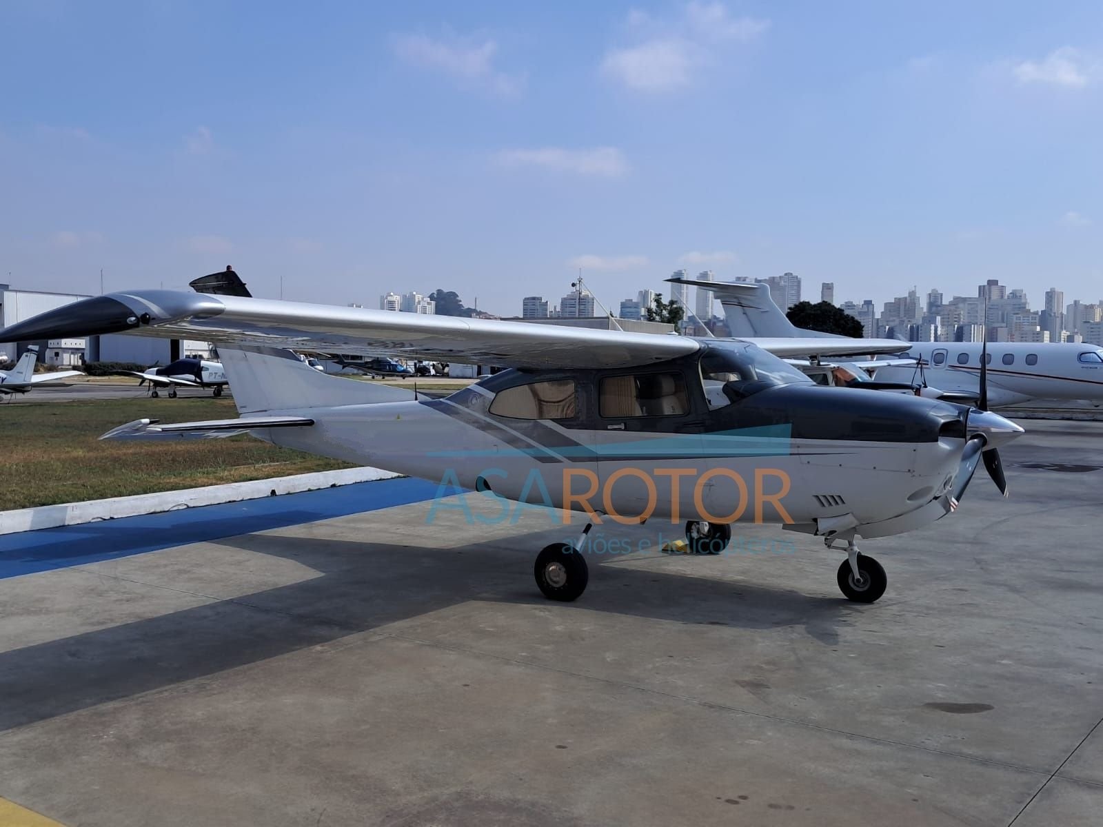 CESSNA 210N CENTURION 1984
