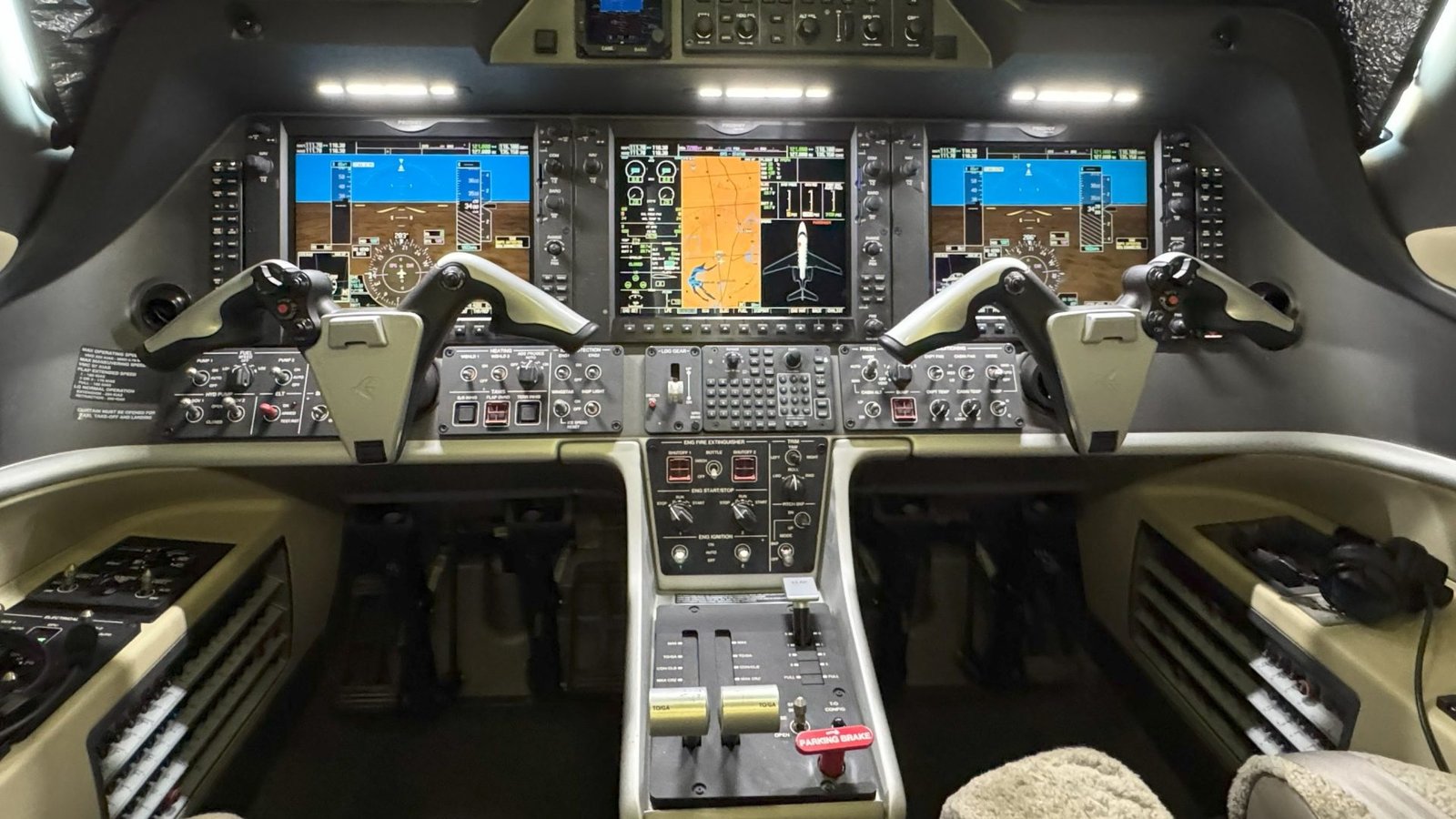 EMBRAER PHENOM 300 2014