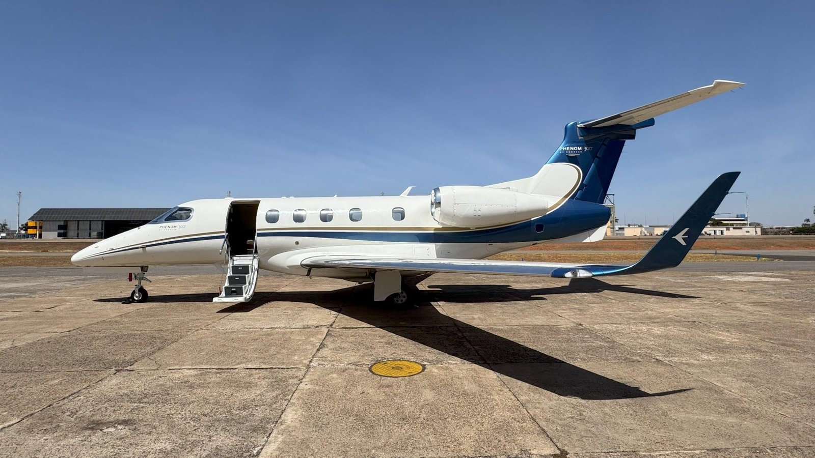 EMBRAER PHENOM 300 2014