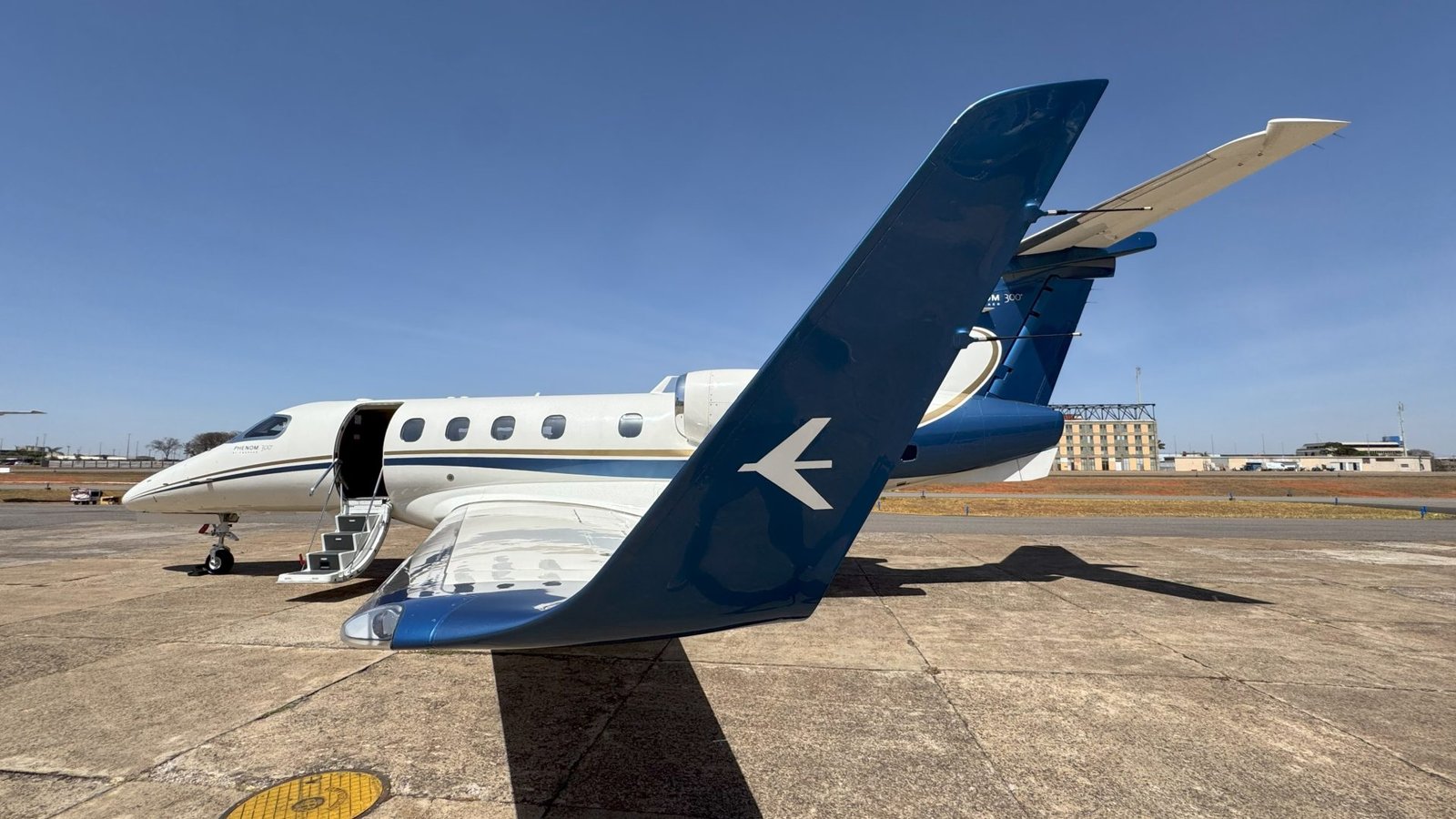 EMBRAER PHENOM 300 2014