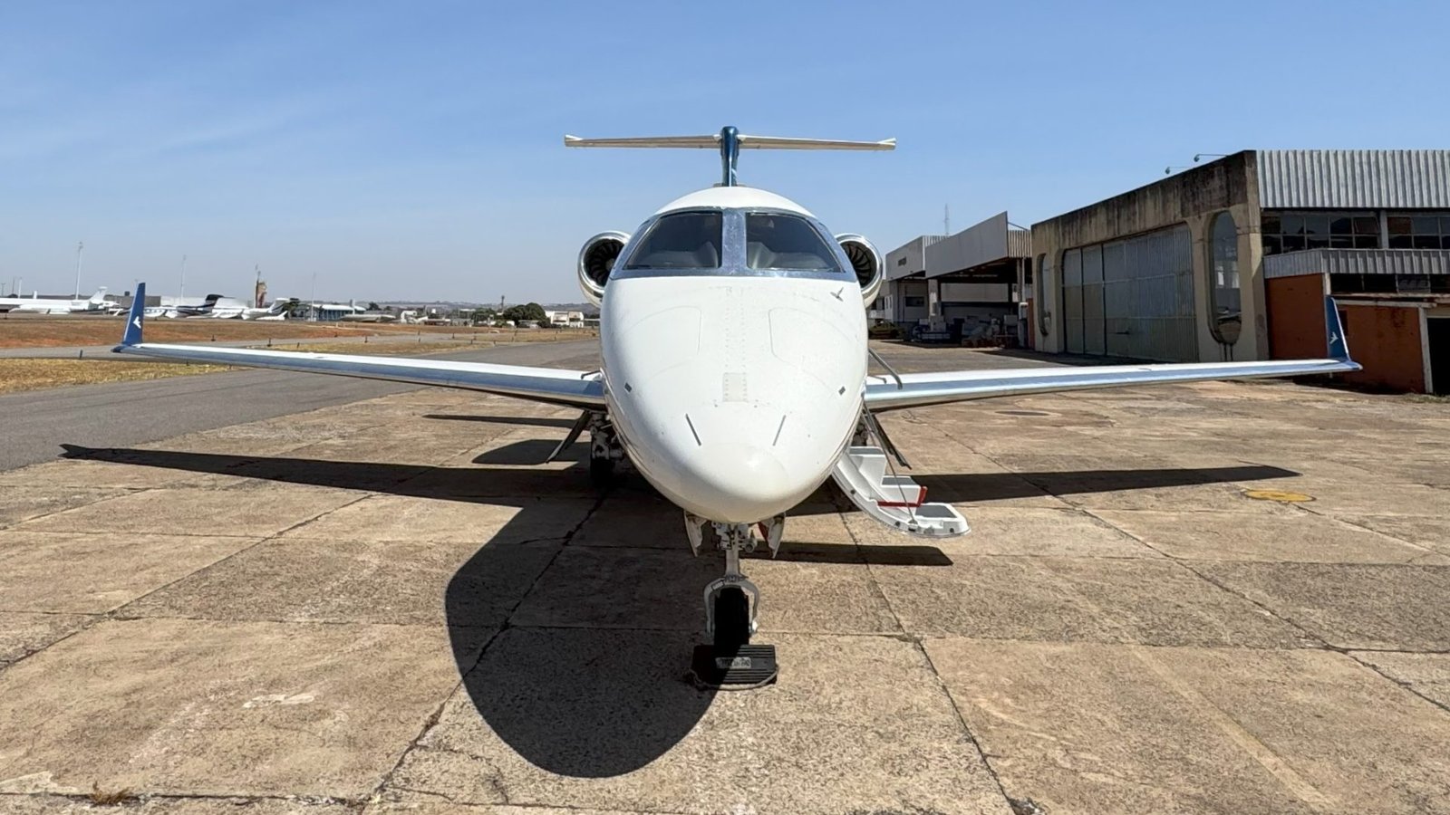 EMBRAER PHENOM 300 2014