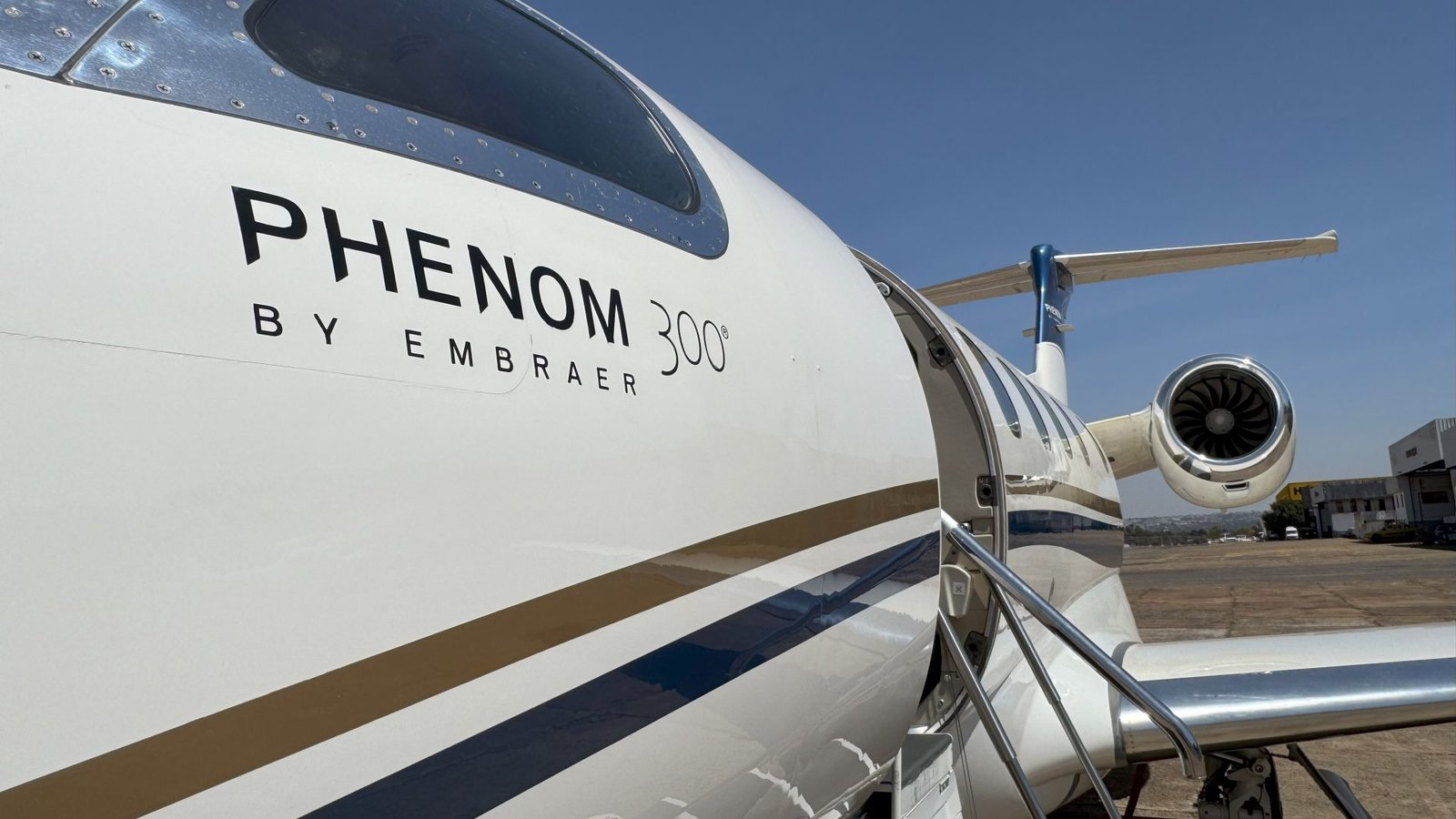 EMBRAER PHENOM 300 2014