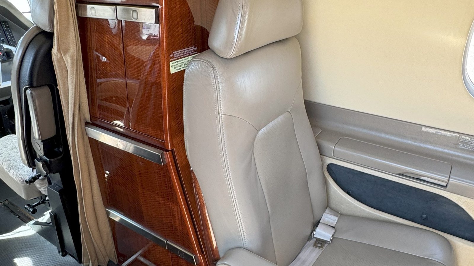 EMBRAER PHENOM 300 2014