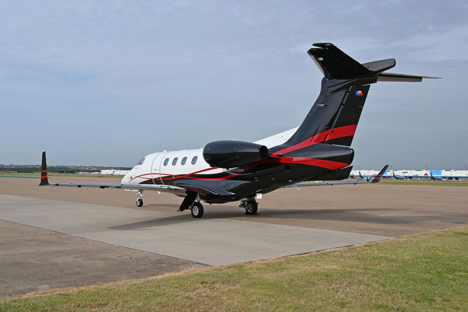 EMBRAER PHENOM 300E 2022