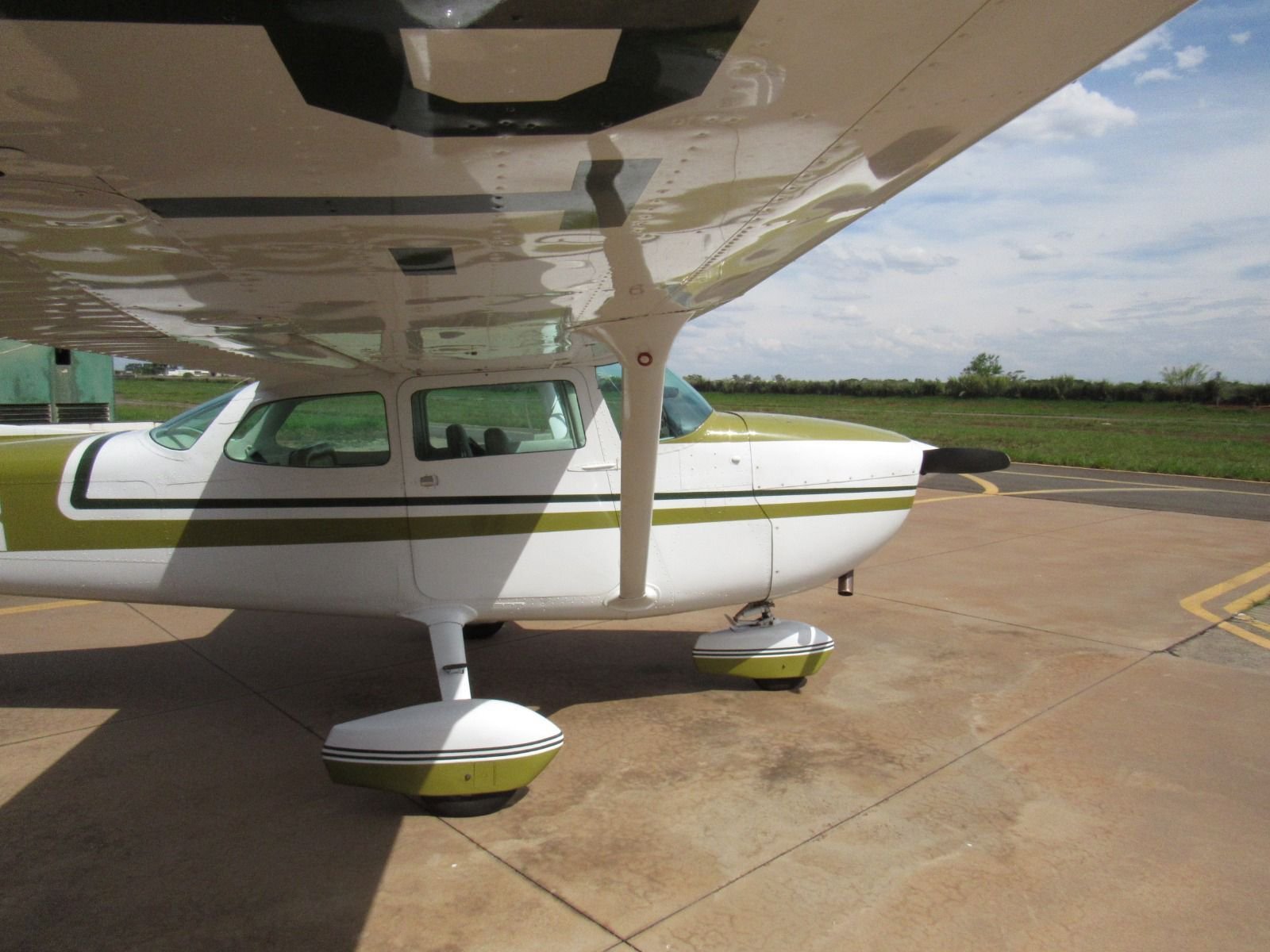CESSNA SKYHAWK 172M 1974