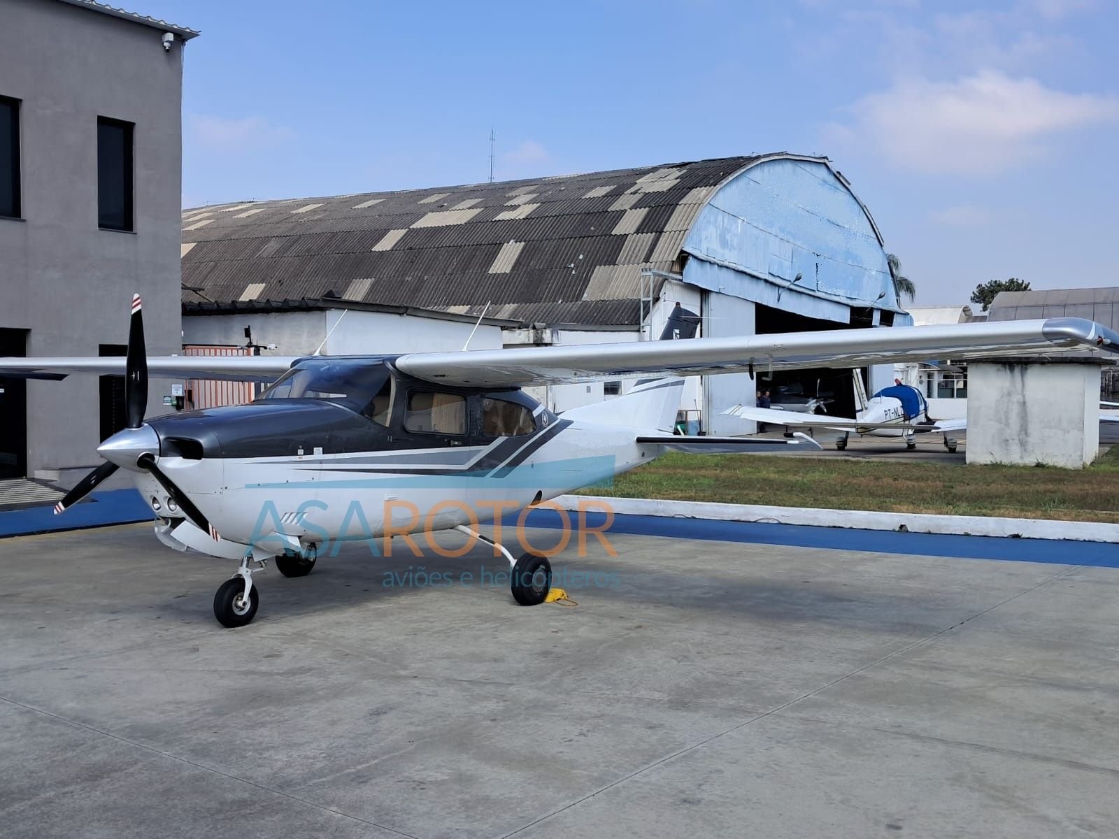 CESSNA 210N CENTURION 1984