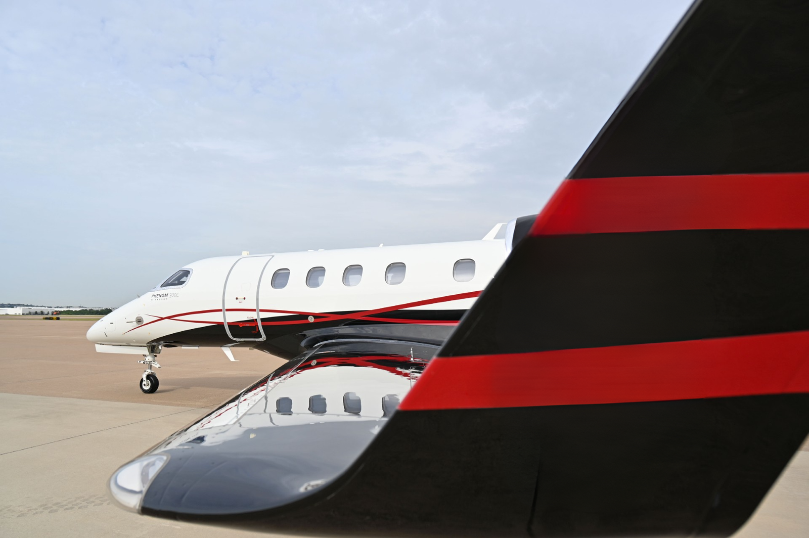 EMBRAER PHENOM 300E 2022