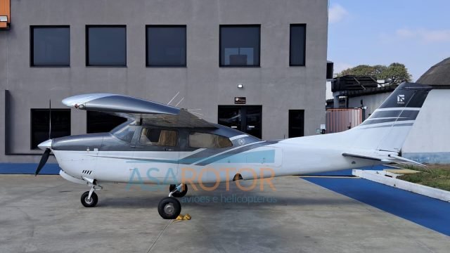 CESSNA 210N CENTURION 1984