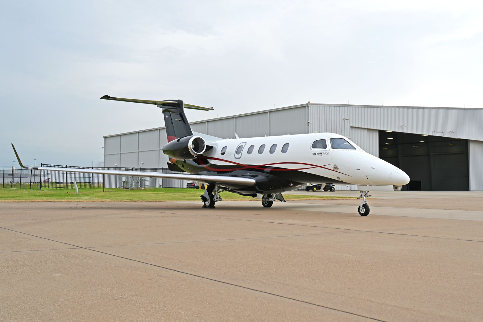 EMBRAER PHENOM 300E 2022
