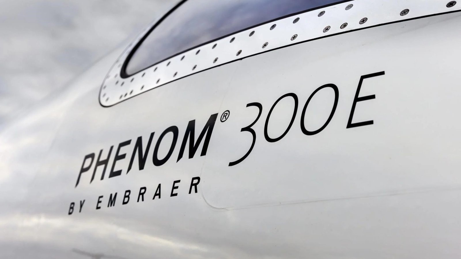 EMBRAER PHENOM 300E 2021