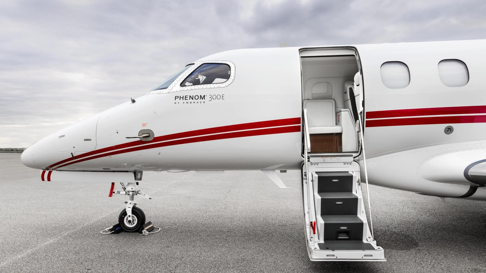 EMBRAER PHENOM 300E 2021