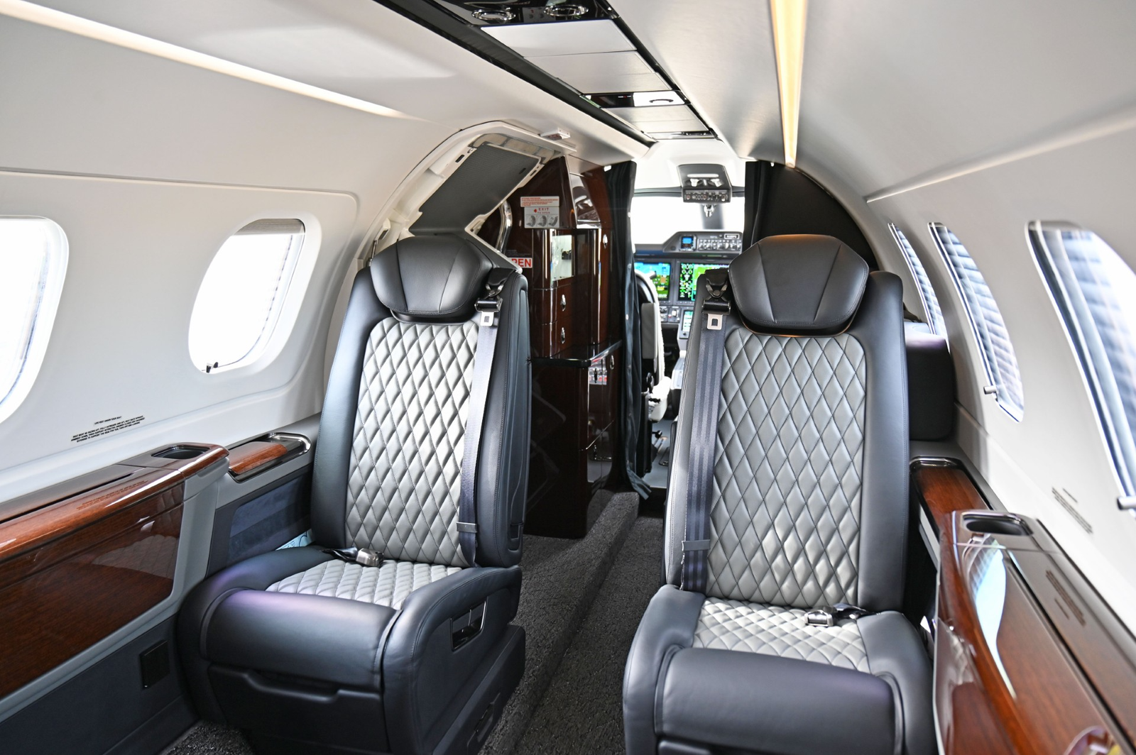 EMBRAER PHENOM 300E 2022
