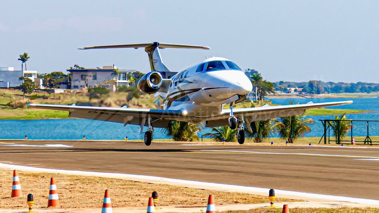 EMBRAER PHENOM 100 2011