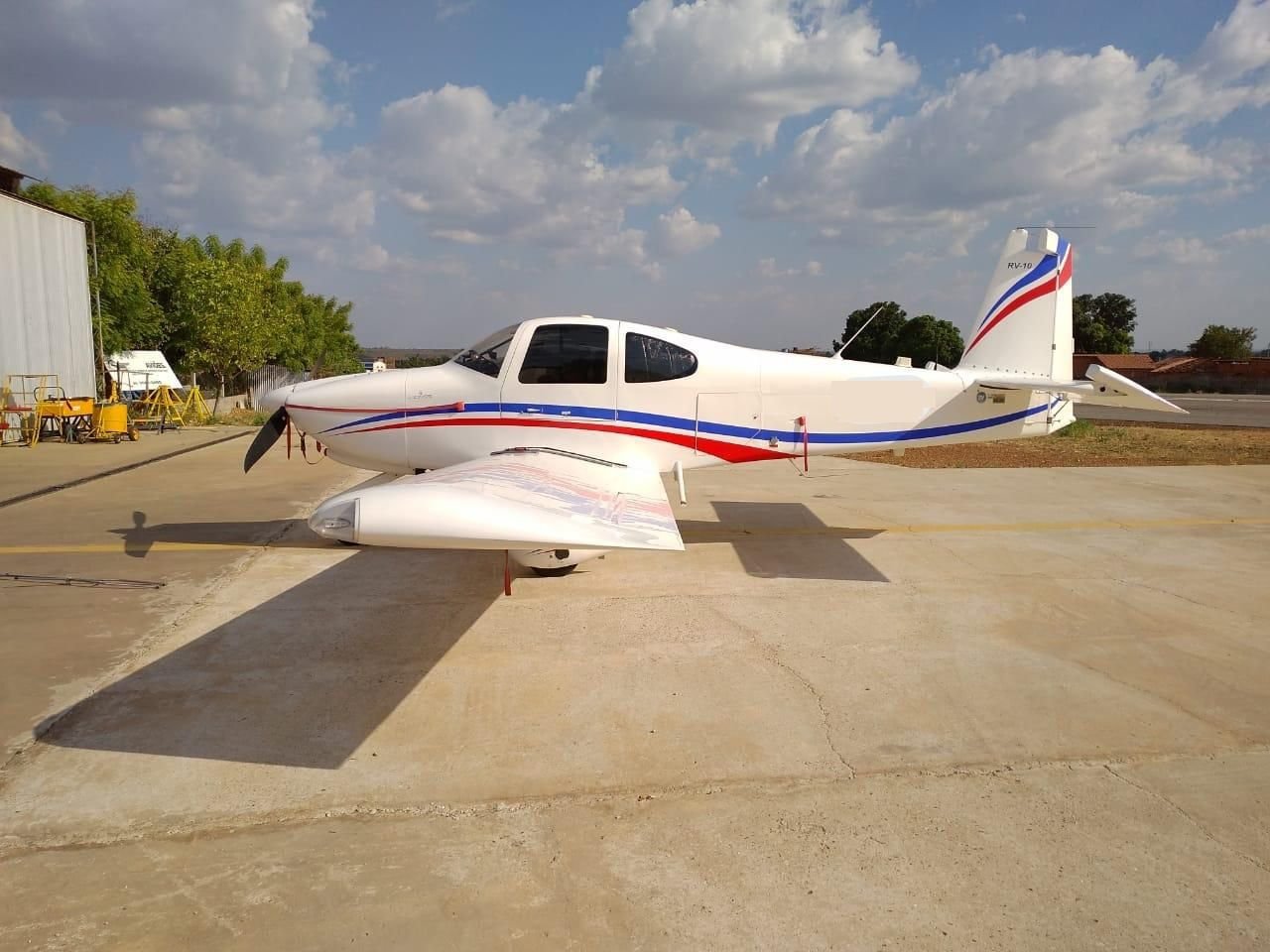 RV-10 FLYER 2011