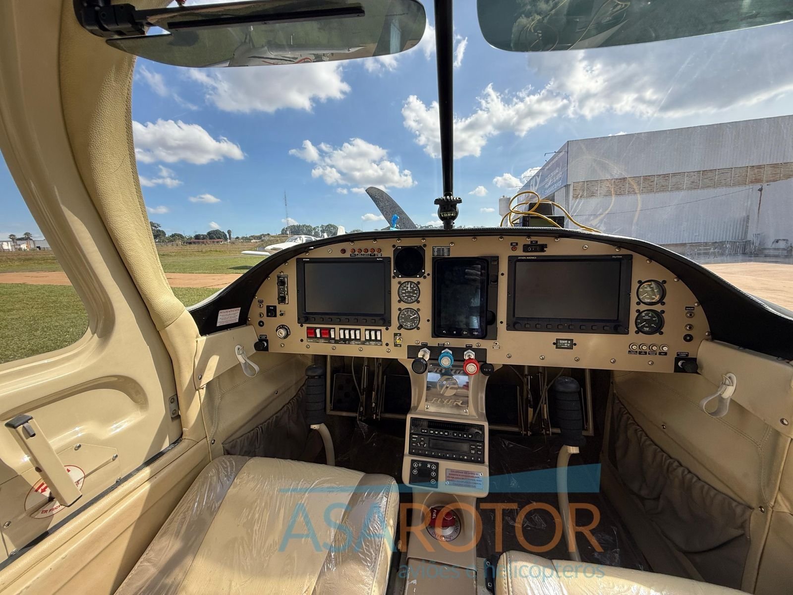 VANS AIRCRAFT RV10 2011 FLYER